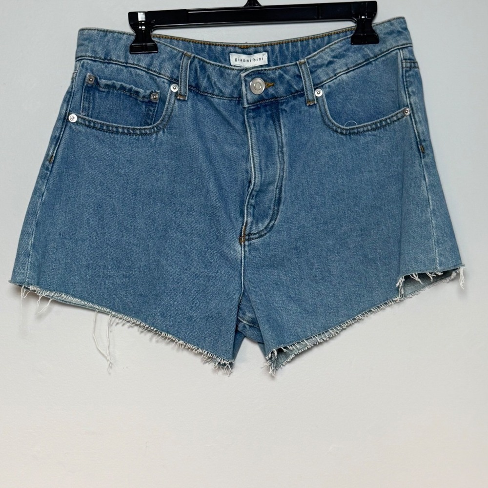Gianni Bini Madilyn Denim Shorts Medium Wash Raw Hem Button Fly Size 30 NEW